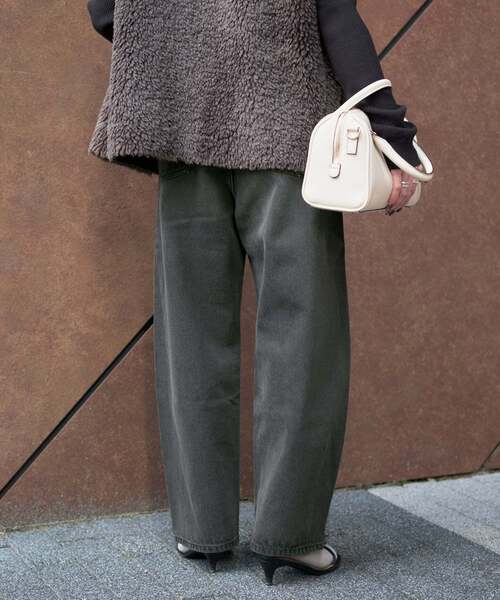 Simplicite（サンプリシテ）の「《追加4》【WEB限定】ウォッシャブル / DU JOUR/デュ ジュール BARREL BAGGY JEAN（デニムパンツ・レディース・ブラック/ブルー・36/38）」の17枚目の写真