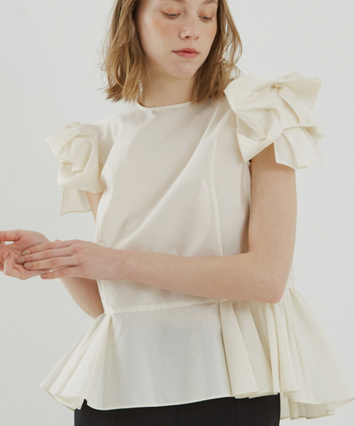 DESIGNWORKS(デザインワークス)の「袖リボンブラウス(シャツ/ブラウス・レディース・グリーン/オフホワイト・38)」の1枚目の写真