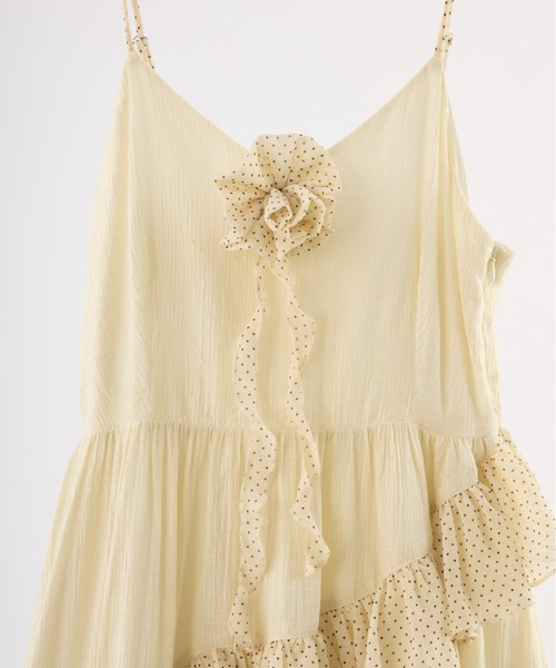 idem（イデム）の「dot × rose corsage cami onepiece / コサージュ付きドットフリルキャミワンピース（ワンピース・レディース・アイボリー/ブラック・FREE）」の6枚目の写真