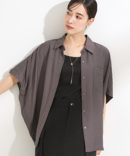 SHOO・LA・RUE(シューラルー)の「【洗える/S-LL/5分袖】1枚でも羽織としても。さらさらドレープシャツ(シャツ/ブラウス・レディース・オレンジ/ブラウン系その他/ライトベージュ/ダークグリーン・01/02/03/04)」の2枚目の写真