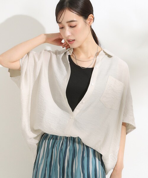 SHOO・LA・RUE(シューラルー)の「【洗える/S-LL/5分袖】1枚でも羽織としても。さらさらドレープシャツ(シャツ/ブラウス・レディース・オレンジ/ブラウン系その他/ライトベージュ/ダークグリーン・01/02/03/04)」の3枚目の写真