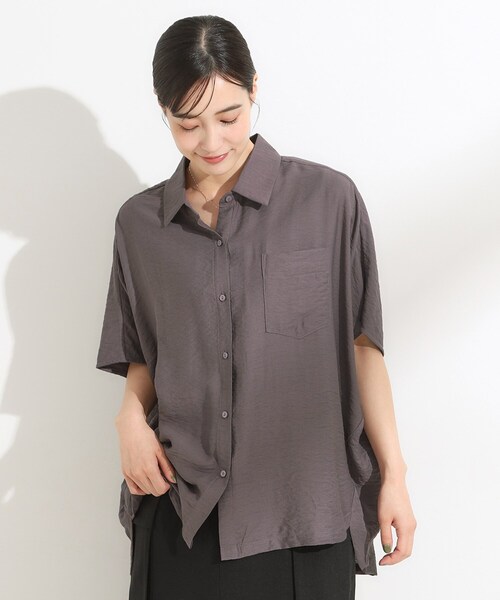 SHOO・LA・RUE(シューラルー)の「【洗える/S-LL/5分袖】1枚でも羽織としても。さらさらドレープシャツ(シャツ/ブラウス・レディース・オレンジ/ブラウン系その他/ライトベージュ/ダークグリーン・01/02/03/04)」の5枚目の写真