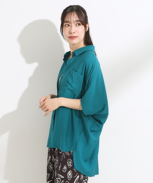 SHOO・LA・RUE(シューラルー)の「【洗える/S-LL/5分袖】1枚でも羽織としても。さらさらドレープシャツ(シャツ/ブラウス・レディース・オレンジ/ブラウン系その他/ライトベージュ/ダークグリーン・01/02/03/04)」の10枚目の写真