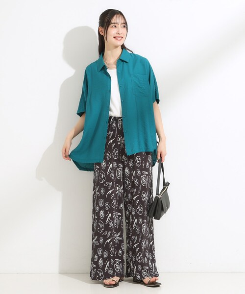 SHOO・LA・RUE(シューラルー)の「【洗える/S-LL/5分袖】1枚でも羽織としても。さらさらドレープシャツ(シャツ/ブラウス・レディース・オレンジ/ブラウン系その他/ライトベージュ/ダークグリーン・01/02/03/04)」の11枚目の写真