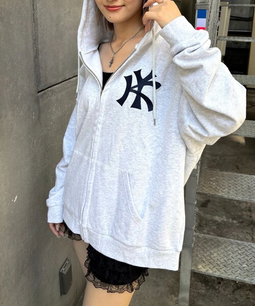 WHO'S WHO gallery（フーズフーギャラリー）の「【KOOKY'N/クーキー】KYロゴジップパーカー（パーカー・レディース・ライトグレー/ネイビー/ブラック・LARGE/MEDIUM/SMALL/X-SMALL）」の13枚目の写真