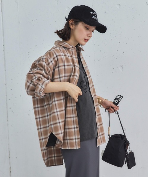 Doux archives（ドゥアルシーヴ）の「オンブレチェックシャツ（シャツ/ブラウス・レディース・ブラウン/ブラック/ブルー・38）」の2枚目の写真