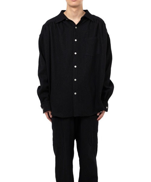 KAMIYA(カミヤ)の「Pinstripe Back Gathered Shirt(シャツ/ブラウス・メンズ・ベージュ/ブラック・M/S)」の4枚目の写真