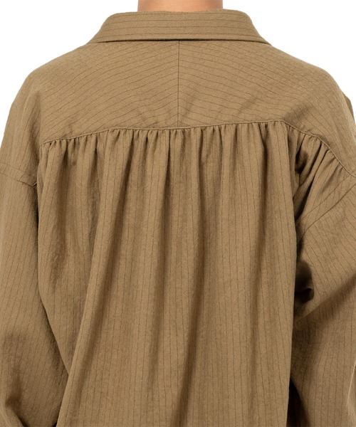 KAMIYA(カミヤ)の「Pinstripe Back Gathered Shirt(シャツ/ブラウス・メンズ・ベージュ/ブラック・M/S)」の16枚目の写真