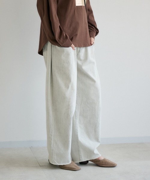 Paradise Picnic(パラダイスピクニック)の「CYAN ドレープPKサイドタックデニム(デニムパンツ・レディース・グレー/ブルー・SMALL/MEDIUM)」の7枚目の写真