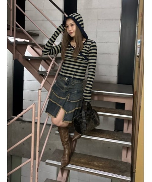 LAGUA GEM（ラグアジェム）の「RONDOM HEM CUT OFF デニムスカート（デニムスカート・レディース・ブラック/ブルー・MEDIUM/SMALL/X-SMALL）」の16枚目の写真