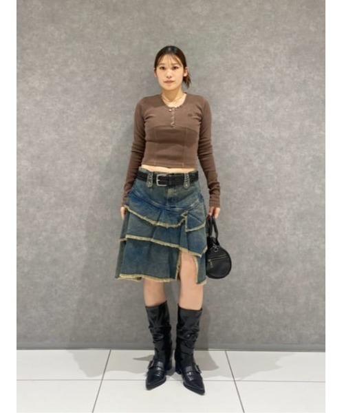 LAGUA GEM（ラグアジェム）の「RONDOM HEM CUT OFF デニムスカート（デニムスカート・レディース・ブラック/ブルー・MEDIUM/SMALL/X-SMALL）」の17枚目の写真