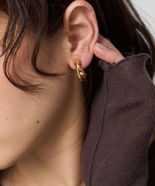 green label relaxing（グリーンレーベルリラクシング）の「ツイストフープ イヤリング 2（イヤリング・レディース・ゴールド/シルバー・FREE）」の3枚目の写真