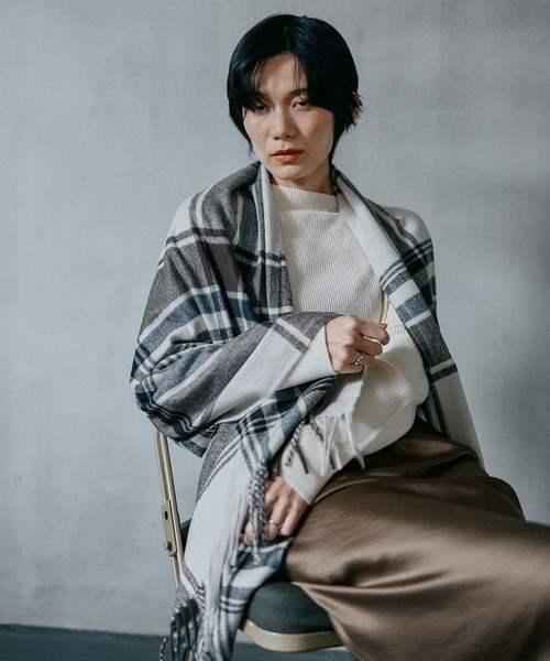 LEPSIM（レプシィム）の「12ゲージハイネックリブプルオーバー2　582379（ニット/セーター・レディース・オフホワイト/チャコールグレー/レッド/ブラック/ホワイト×ブラック・FREE）」の20枚目の写真