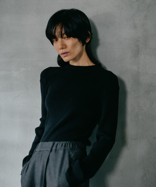 LEPSIM（レプシィム）の「12ゲージハイネックリブプルオーバー2　582379（ニット/セーター・レディース・オフホワイト/チャコールグレー/レッド/ブラック/ホワイト×ブラック・FREE）」の22枚目の写真