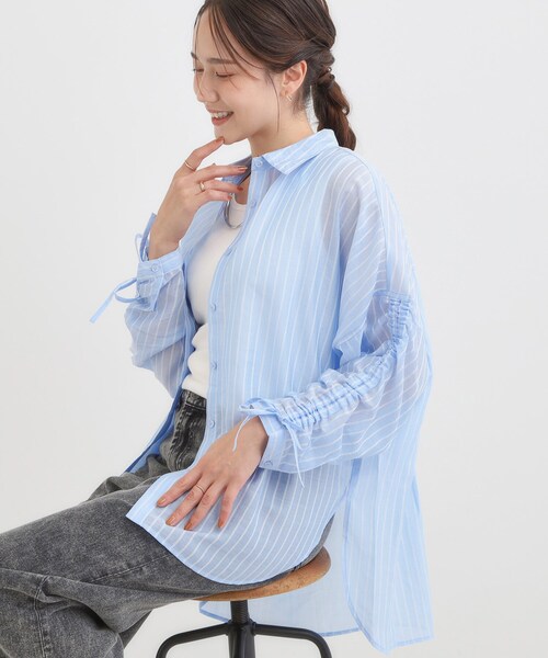 SHOO・LA・RUE(シューラルー)の「【S-LL/ひんやり】程よい透け感 ストライプ柄 お袖ギャザーデザインシャツ(シャツ/ブラウス・レディース・ブルー系7/グリーン系3/ベージュ系その他5・04/03/02/01)」の3枚目の写真