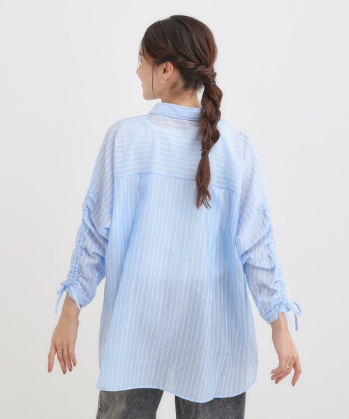 SHOO・LA・RUE(シューラルー)の「【S-LL/ひんやり】程よい透け感 ストライプ柄 お袖ギャザーデザインシャツ(シャツ/ブラウス・レディース・ブルー系7/グリーン系3/ベージュ系その他5・04/03/02/01)」の8枚目の写真