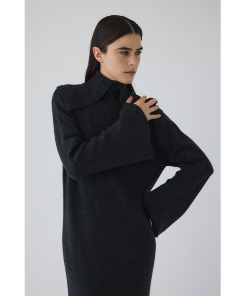 RIM.ARK(リムアーク)の「Long high collar knit dress ロングハイカラーニットドレス(ドレス・レディース・ブラウン/ブラック/チャコールグレー・36/38)」の7枚目の写真
