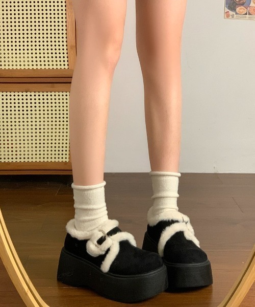 Sibra(シブラ)の「もこもこファー×厚底デザイン ガーリーに履ける冬のあったかシューズ(その他シューズ・レディース・ブラック/アイボリー・S/M/L)」の8枚目の写真