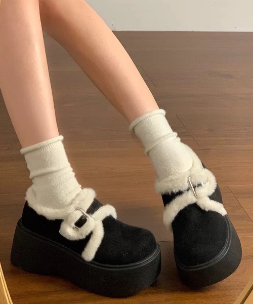 Sibra(シブラ)の「もこもこファー×厚底デザイン ガーリーに履ける冬のあったかシューズ(その他シューズ・レディース・ブラック/アイボリー・S/M/L)」の10枚目の写真