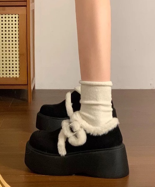 Sibra(シブラ)の「もこもこファー×厚底デザイン ガーリーに履ける冬のあったかシューズ(その他シューズ・レディース・ブラック/アイボリー・S/M/L)」の11枚目の写真