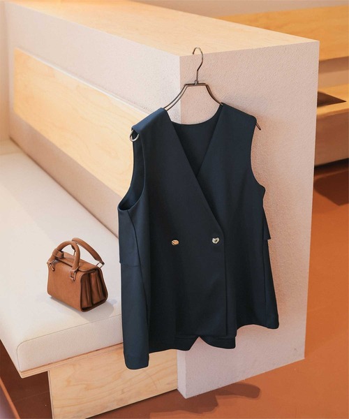 titivate（ティティベイト）の「バックフレアAラインベスト（ベスト・レディース・ブラック/ホワイト系その他/ネイビー・L/M/S）」の22枚目の写真