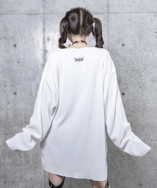 Amilige(アミリージュ)の「ワッフルコウモリプリントトップス(Tシャツ/カットソー・レディース・ブラック/ホワイト・FREE)」の6枚目の写真