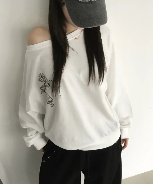 gossip！ロサンゼルス（ゴシップロサンゼルス）の「Y2K ラブリー ハーツクロス アンバランススウェット 【秋冬新作】（スウェット・レディース・ブラック/ホワイト・FREE）」の10枚目の写真