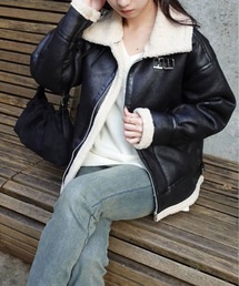 unnu（ユヌ）の「ボリュームフェイクムートンフライトジャケット（ムートンコート）」