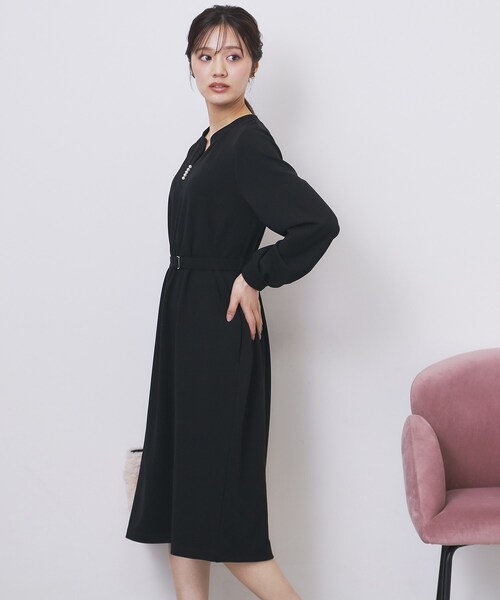 index（インデックス）の「パール調ボタン付きキーネックワンピース【洗濯機OK】《S～3L》（ワンピース・レディース・ナチュラル/ブラウン系その他/ブラック・44/42/40/38/36）」の6枚目の写真