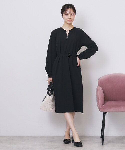 index（インデックス）の「パール調ボタン付きキーネックワンピース【洗濯機OK】《S～3L》（ワンピース・レディース・ナチュラル/ブラウン系その他/ブラック・44/42/40/38/36）」の9枚目の写真