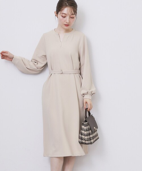 index（インデックス）の「パール調ボタン付きキーネックワンピース【洗濯機OK】《S～3L》（ワンピース・レディース・ナチュラル/ブラウン系その他/ブラック・44/42/40/38/36）」の11枚目の写真