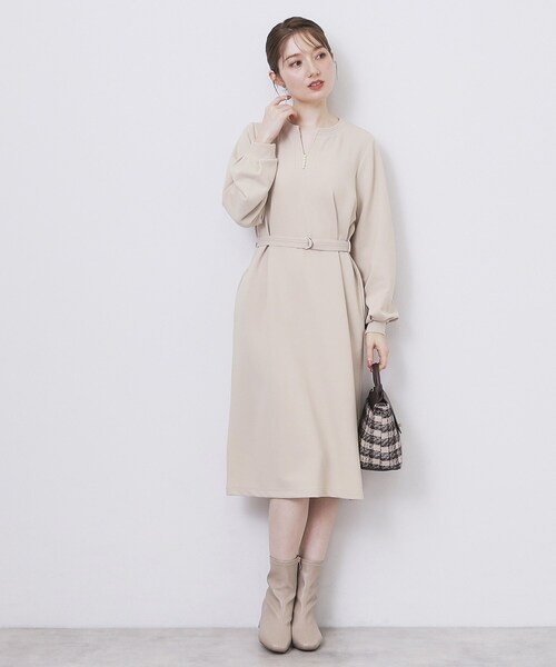 index（インデックス）の「パール調ボタン付きキーネックワンピース【洗濯機OK】《S～3L》（ワンピース・レディース・ナチュラル/ブラウン系その他/ブラック・44/42/40/38/36）」の14枚目の写真