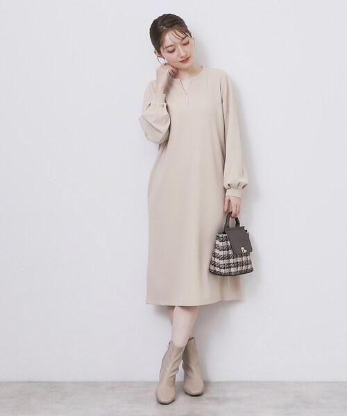 index（インデックス）の「パール調ボタン付きキーネックワンピース【洗濯機OK】《S～3L》（ワンピース・レディース・ナチュラル/ブラウン系その他/ブラック・44/42/40/38/36）」の16枚目の写真