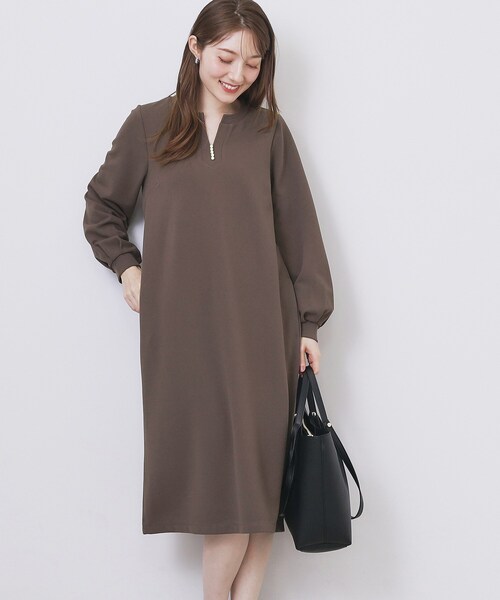 セール】パール調ボタン付きキーネックワンピース【洗濯機OK】《S～3L