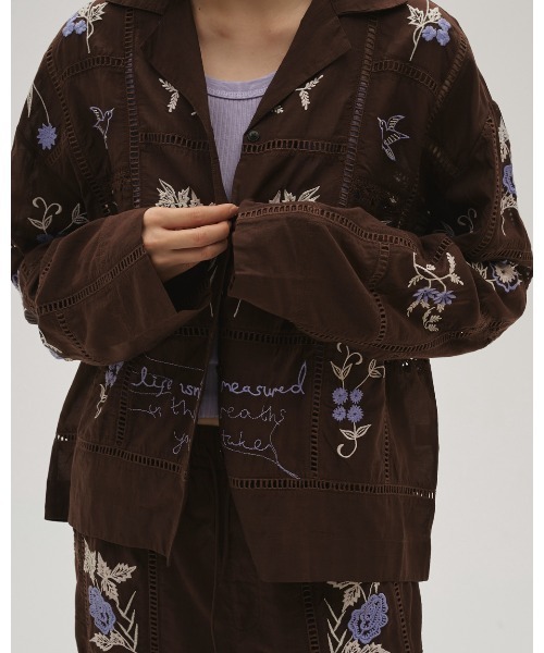 TODAYFUL（トゥデイフル）の「Embroidery Patchwork Shirts（シャツ/ブラウス・レディース・キナリ/バーガンディー/ブラック・FREE）」の8枚目の写真