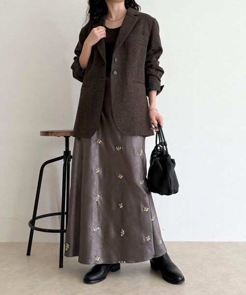 fredy emue（フレディエミュ）の「サテンフラワー刺繍スカート（スカート・レディース・グレー系その他/ブラック系その他・36/38）」の17枚目の写真