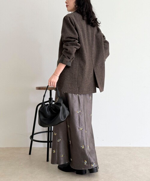 fredy emue（フレディエミュ）の「サテンフラワー刺繍スカート（スカート・レディース・グレー系その他/ブラック系その他・36/38）」の18枚目の写真