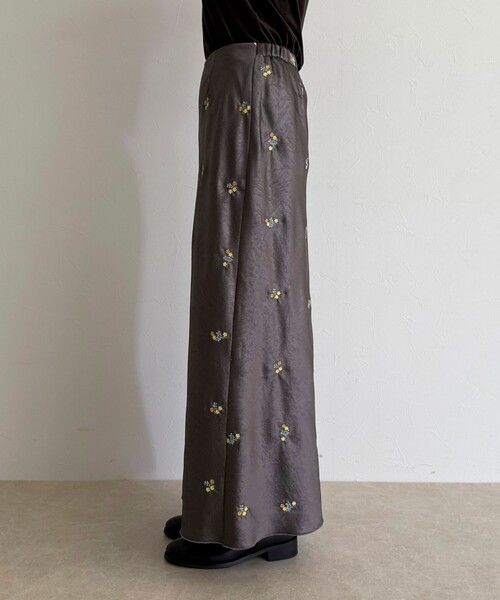 セール】サテンフラワー刺繍スカート（スカート）｜fredy emue