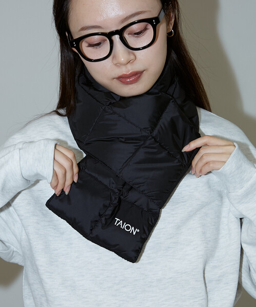 PUBLUX(パブリュクス)の「TAION/タイオン BASIC DOWN SCARF 限定展開/ベーシック ダウン スカーフ マフラー(マフラー・レディース・オフホワイト/ブラック・ONE SIZE)」の19枚目の写真