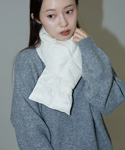 PUBLUX(パブリュクス)の「TAION/タイオン BASIC DOWN SCARF 限定展開/ベーシック ダウン スカーフ マフラー(マフラー・レディース・オフホワイト/ブラック・ONE SIZE)」の12枚目の写真