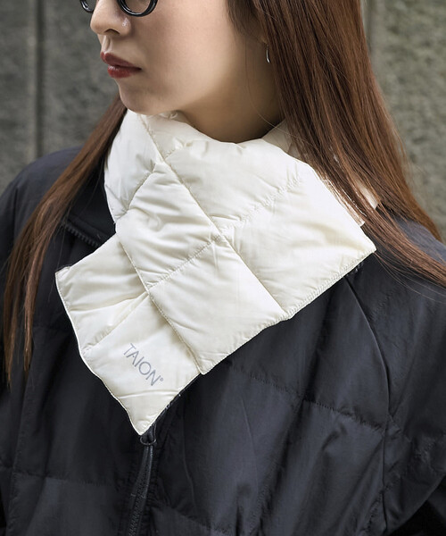 PUBLUX(パブリュクス)の「TAION/タイオン BASIC DOWN SCARF 限定展開/ベーシック ダウン スカーフ マフラー(マフラー・レディース・オフホワイト/ブラック・ONE SIZE)」の8枚目の写真