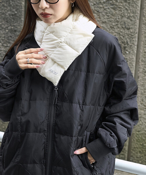 PUBLUX(パブリュクス)の「TAION/タイオン BASIC DOWN SCARF 限定展開/ベーシック ダウン スカーフ マフラー(マフラー・レディース・オフホワイト/ブラック・ONE SIZE)」の9枚目の写真