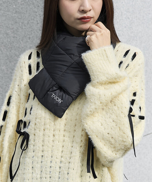 PUBLUX(パブリュクス)の「TAION/タイオン BASIC DOWN SCARF 限定展開/ベーシック ダウン スカーフ マフラー(マフラー・レディース・オフホワイト/ブラック・ONE SIZE)」の3枚目の写真