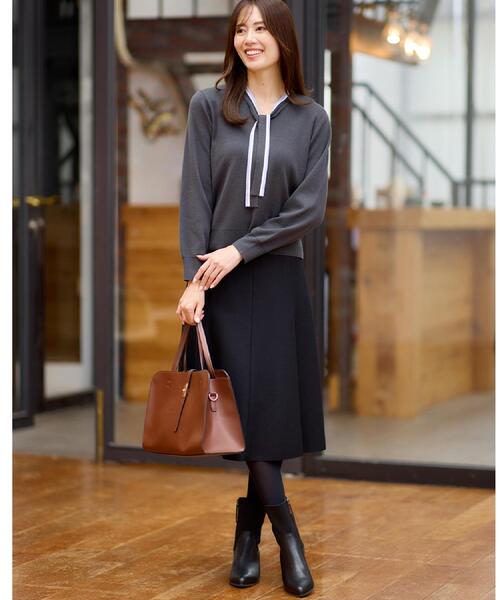 セール】【秋映え／なめらかな着心地】バイカラーボウタイ付きニット