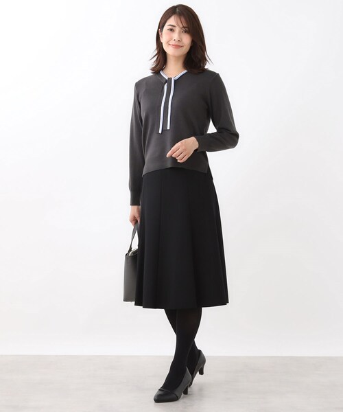 セール】【秋映え／なめらかな着心地】バイカラーボウタイ付きニット