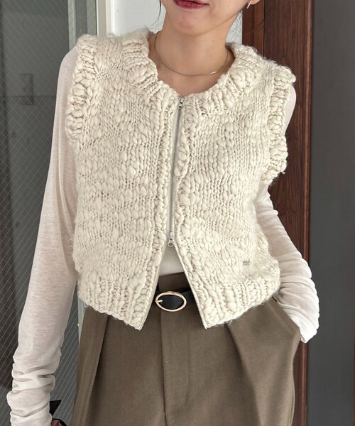CAPRICIEUX LE'MAGE（カプリシューレマージュ）の「ハンドニットベスト（ニット/セーター・レディース・ブラック/ブラウン/ホワイト系その他・FREE）」の2枚目の写真