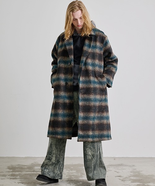 Revo.（レボ）の「Revo. オーバーサイズ シャギーチェック ダブルブレスト ロングコート（チェスターコート・メンズ・ブラック/ホワイト/レッド・2/1）」の4枚目の写真