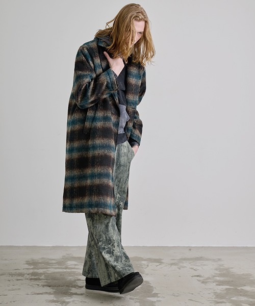 Revo.（レボ）の「Revo. オーバーサイズ シャギーチェック ダブルブレスト ロングコート（チェスターコート・メンズ・ブラック/ホワイト/レッド・2/1）」の5枚目の写真