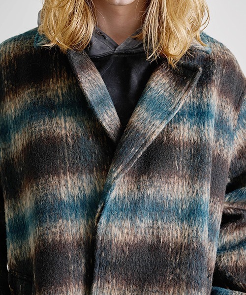 Revo.（レボ）の「Revo. オーバーサイズ シャギーチェック ダブルブレスト ロングコート（チェスターコート・メンズ・ブラック/ホワイト/レッド・2/1）」の11枚目の写真