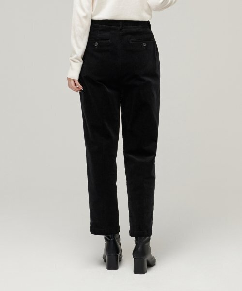 MUSINSA STANDARD WOMAN（ムシンサスタンダードウーマン）の「ウィメンズテーパードコーデュロイパンツ[ブラック]（その他パンツ・レディース・その他・30/24/25/26/27/28/29）」の2枚目の写真